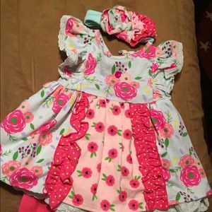 Precious boutique outfit including the bow 💕